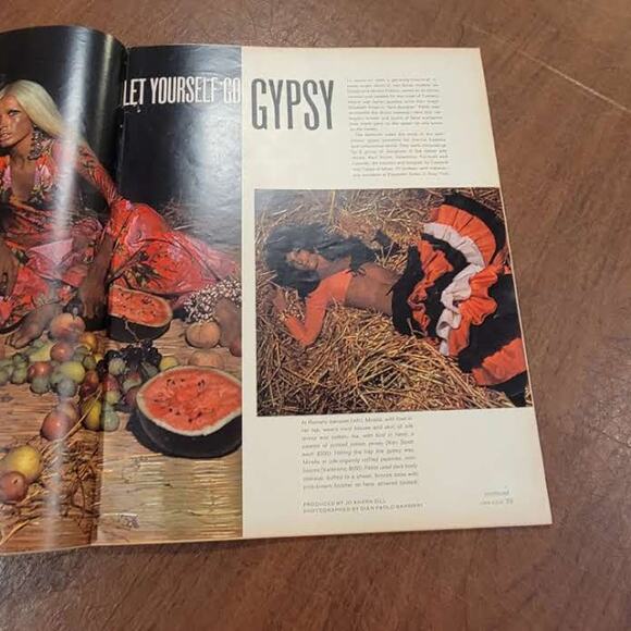 Vintage Look Magazine - February 21, 1967 ‘Flight From Dallas’ - Picture 7 of 8